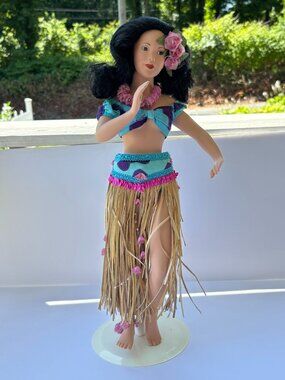 Vintage Paradise Galleries Leilani The Hula Dancer Porcelain Doll Patricia Rose